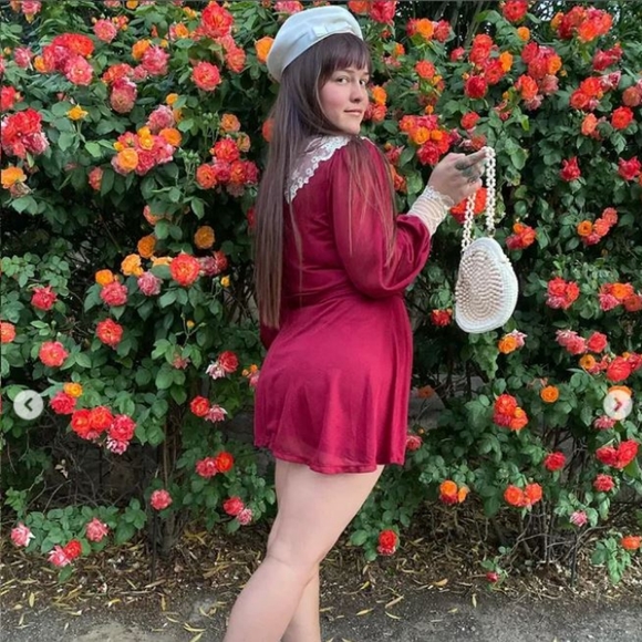 Meet your Posher, Jenn - Picture 3 of 3